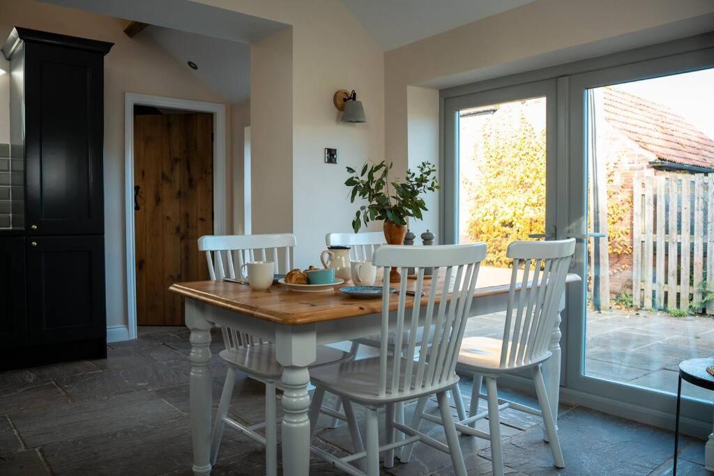 The Stables, Converted Barn Outside York Exteriér fotografie